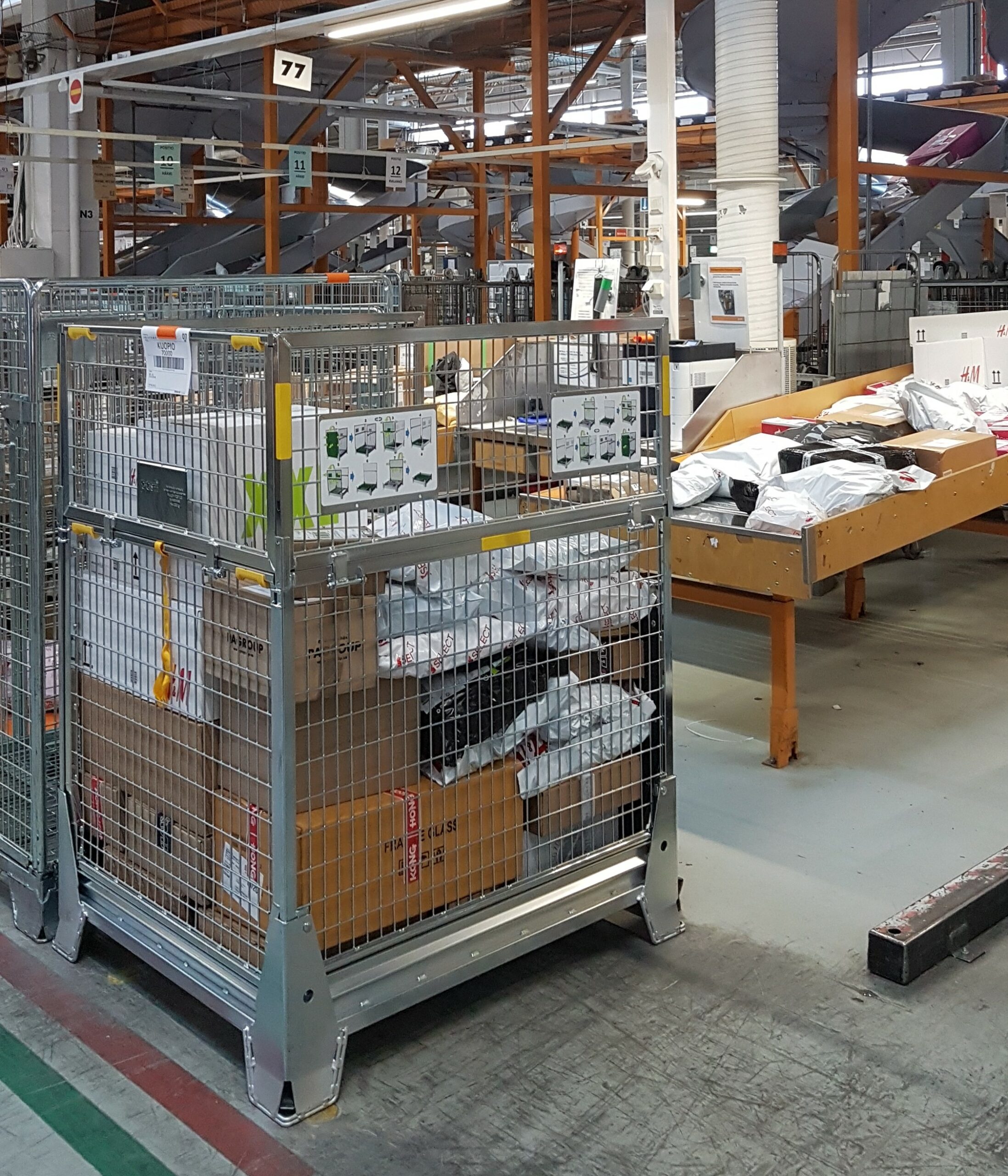 foldable parcel cage in sorting center