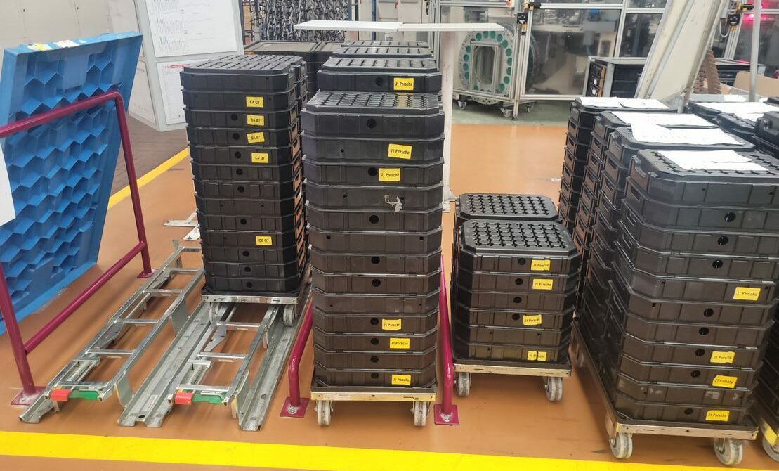 Lean Dollies and Adaport Pallets in use at THK Czech Republic